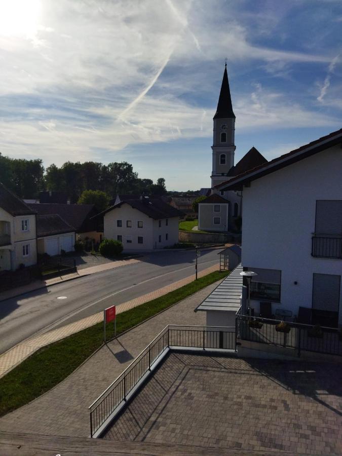Aussergewoehnliche Atelierferienwohnung Mit Balkon An Der Donau Winzer Exteriör bild